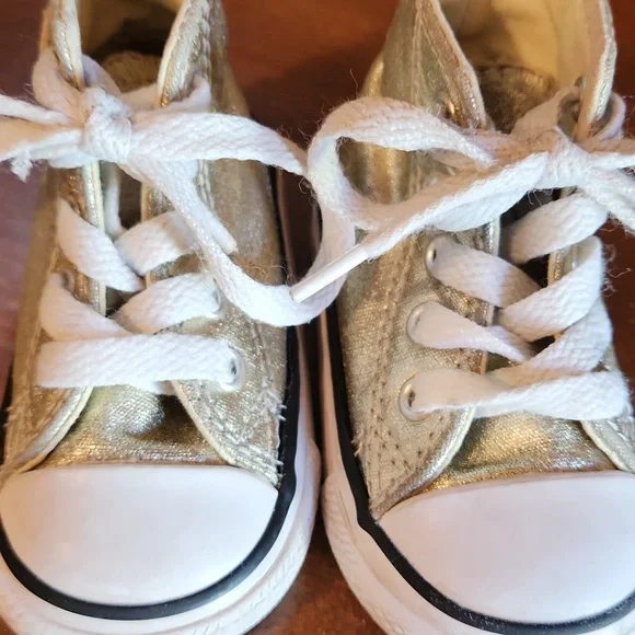 Converse Gold Shimmering Toddler High-Tops Size 3 - Picture 9 of 16